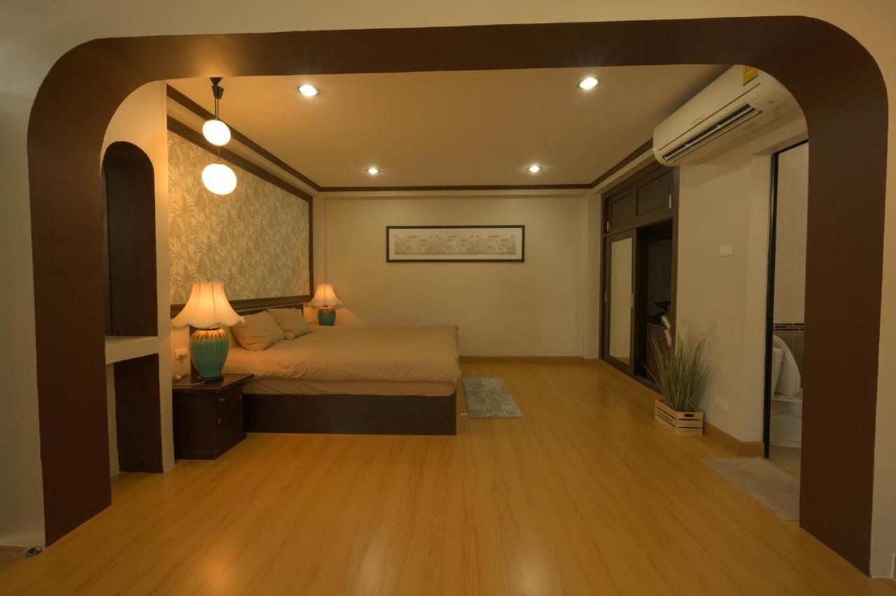 October Hostel Chiangmai Чиангмай Экстерьер фото