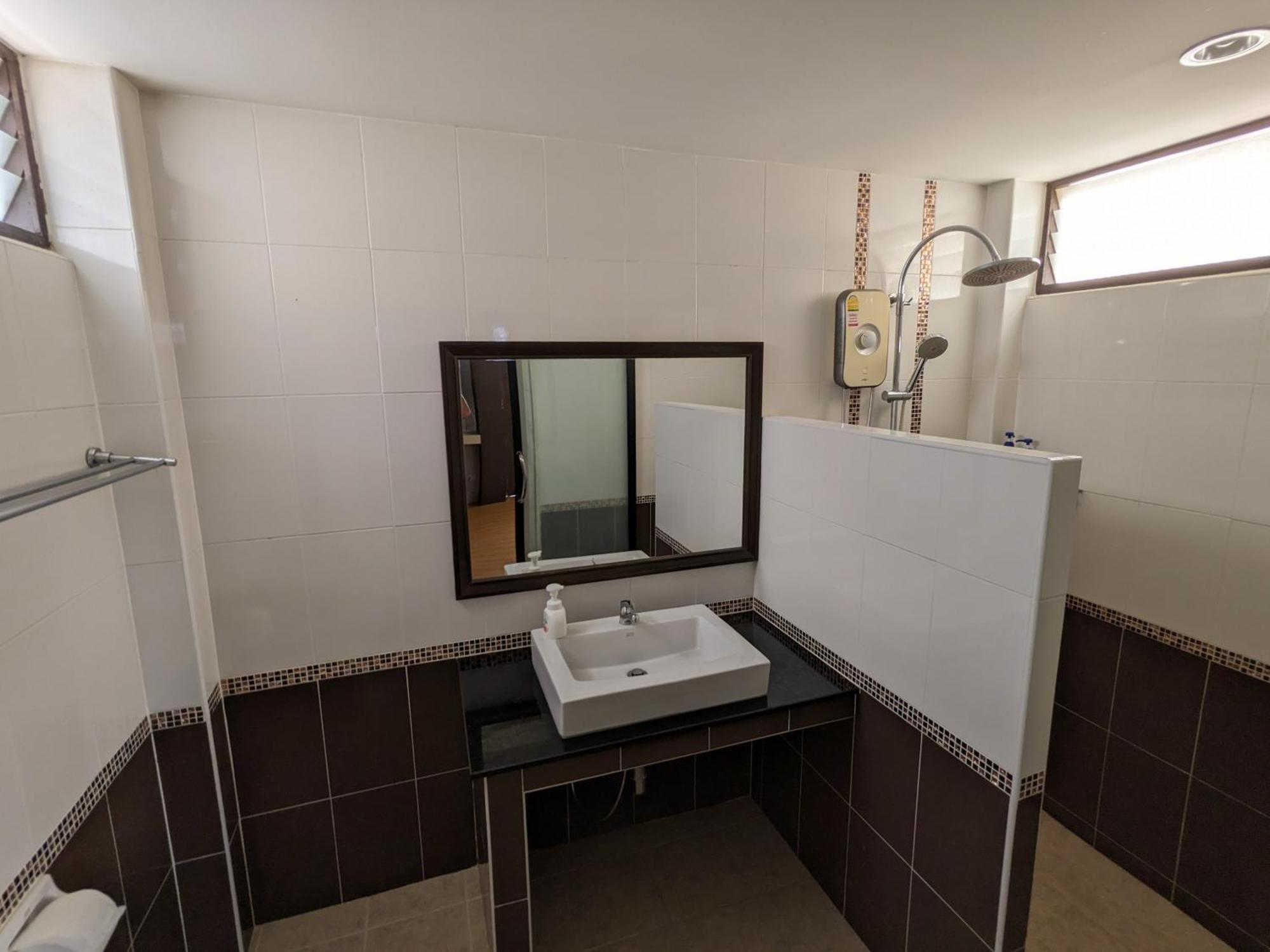 October Hostel Chiangmai Чиангмай Экстерьер фото
