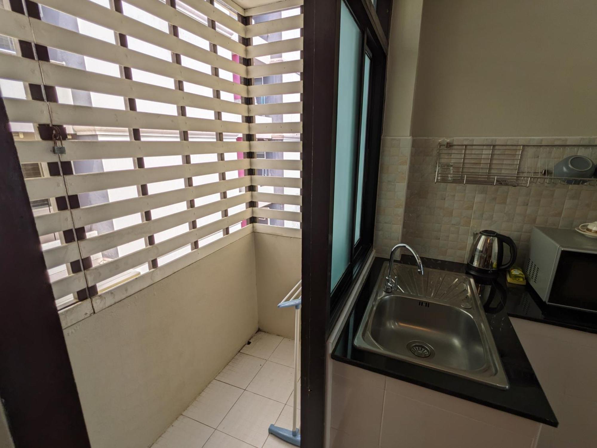 October Hostel Chiangmai Чиангмай Экстерьер фото