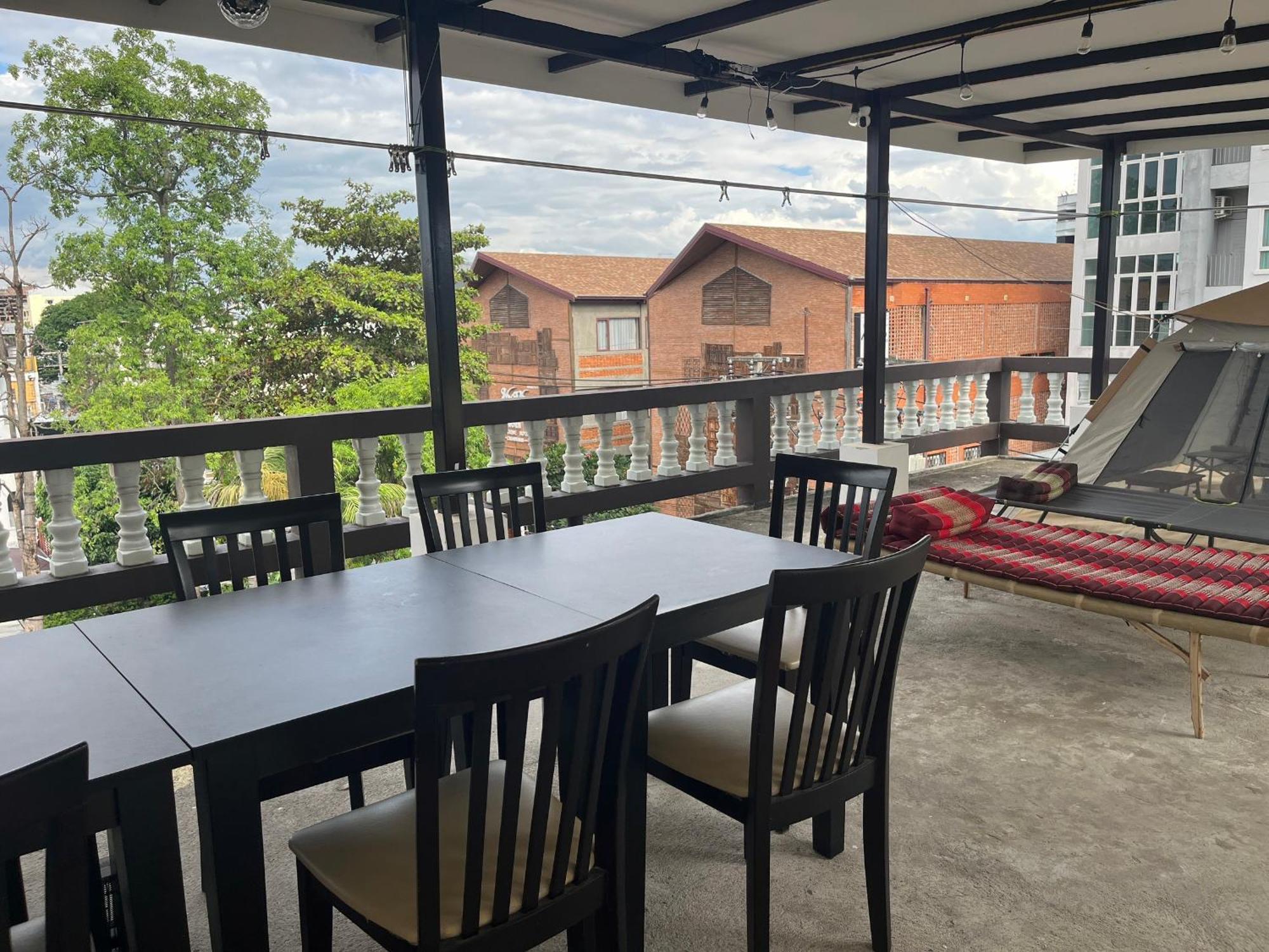 October Hostel Chiangmai Чиангмай Экстерьер фото