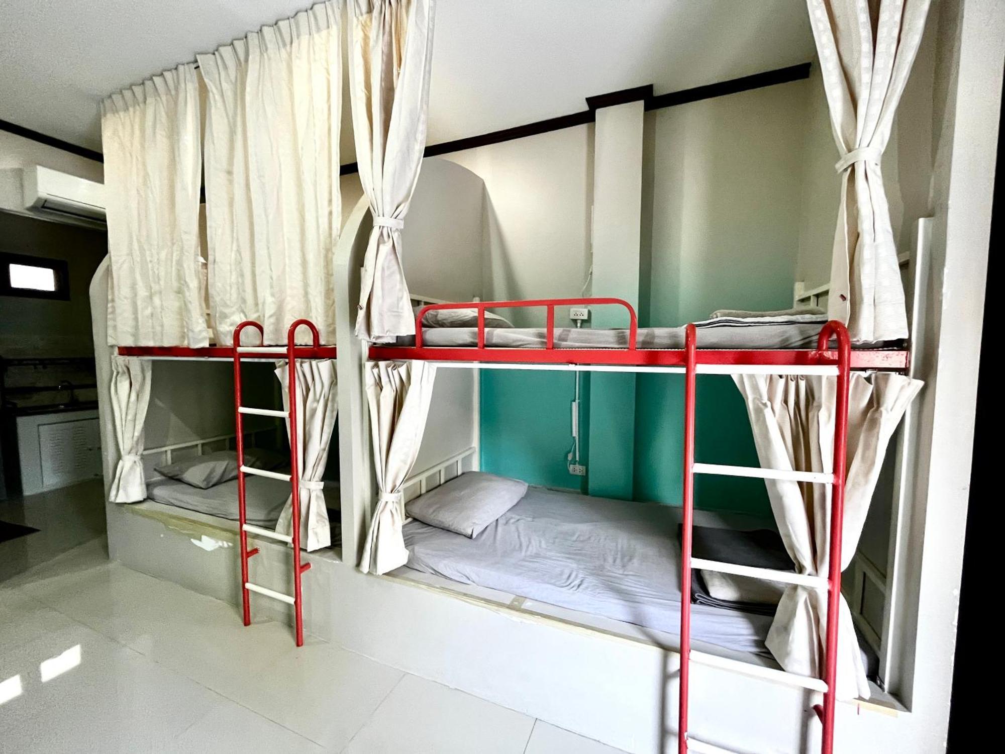 October Hostel Chiangmai Чиангмай Экстерьер фото